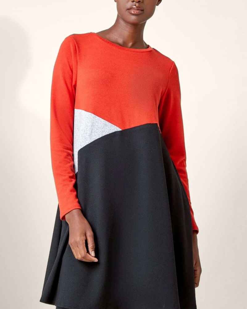 Front of a model wearing a size XL Hannah Dress Round Neck Color Block Print in Black by ANNICK. | dia_product_style_image_id:352290